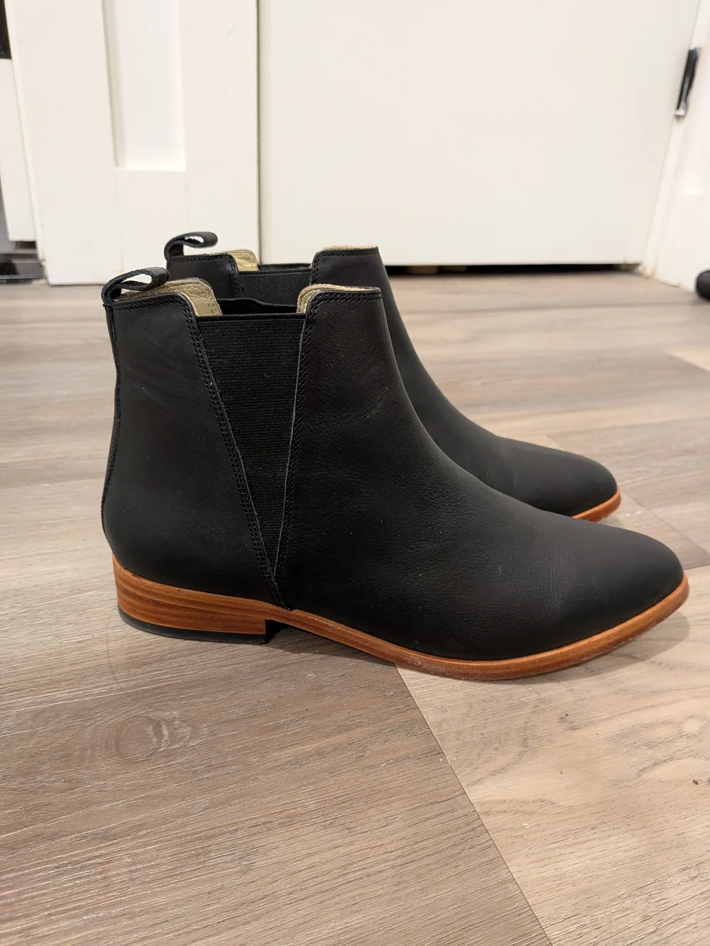 Nisolo Black Leather Chelsea Ankle Boots - Size 8.5